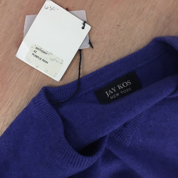 🛍 Jay Kos 100% Cashmere V-Neck Sweater, Size Medium, New with small flaw. - Picture 6 of 9